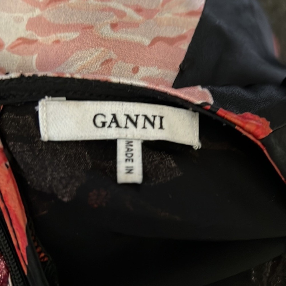 Ganni‎ Pation Satin Floral Cold Shoulder Ruffle Sleeve Blouse Black Pink Size 34 - Picture 10 of 11